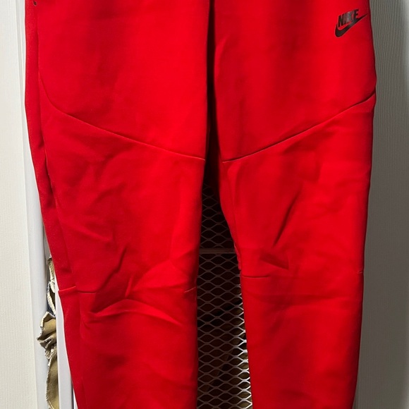 Men’s Nike Tech Joggers CU4495-657 Gymred size med excellent preowned condition - Picture 2 of 6